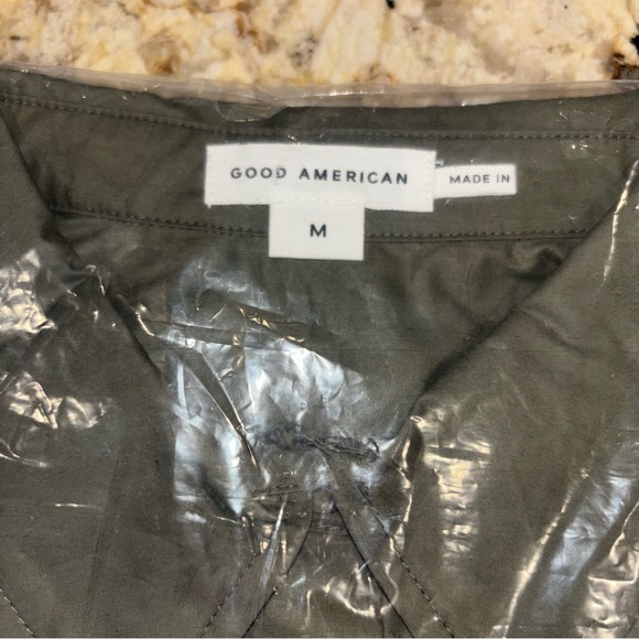Good American Cropped Shirt NWT - Picture 11 of 13